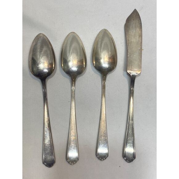 3 Gorham Silver VANITY FAIR Silverplate Teaspoons & 1 Butter Knife 1923 - Picture 7 of 7